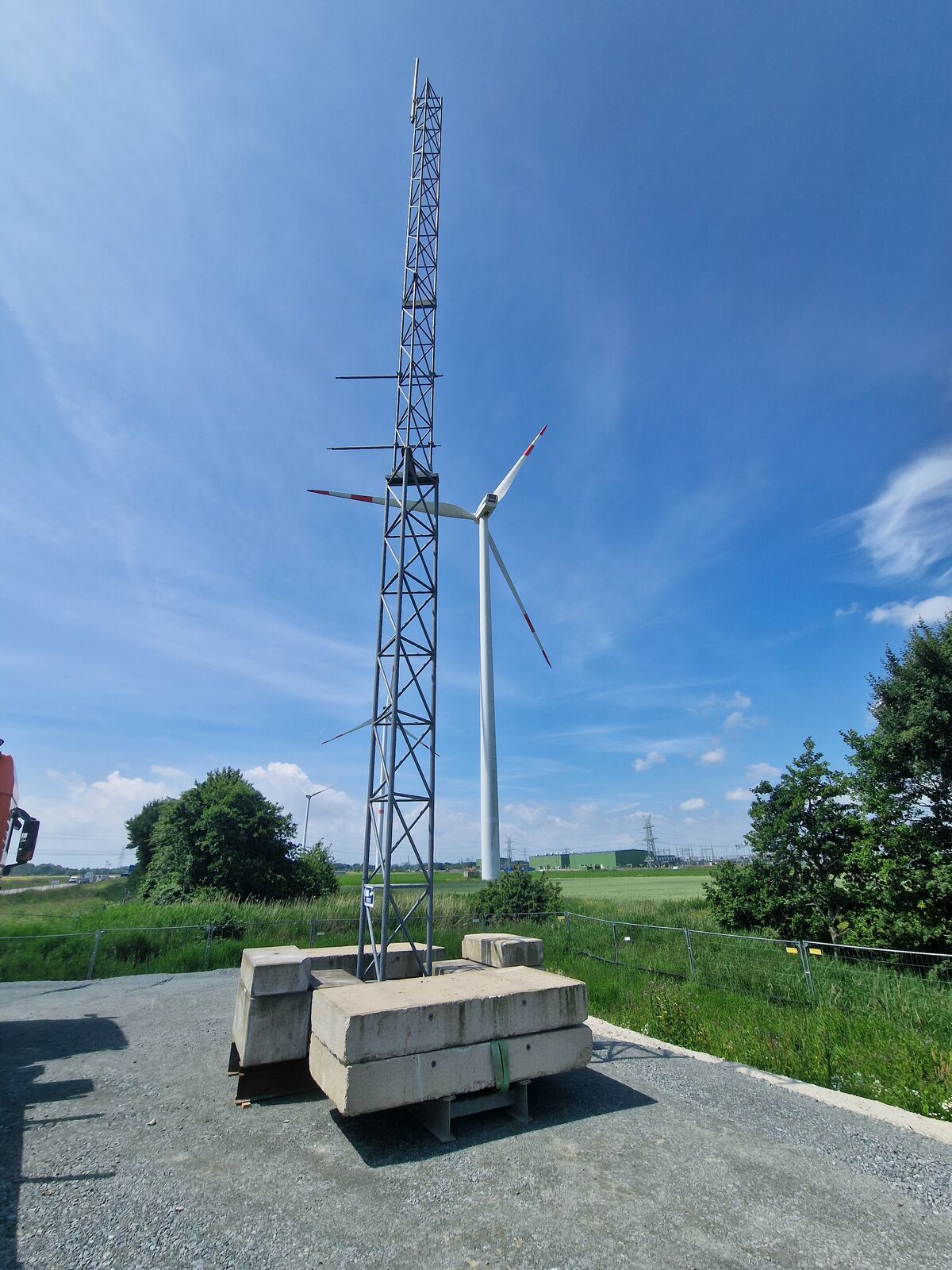 Gittermast für Windenergieprojekt in Emden