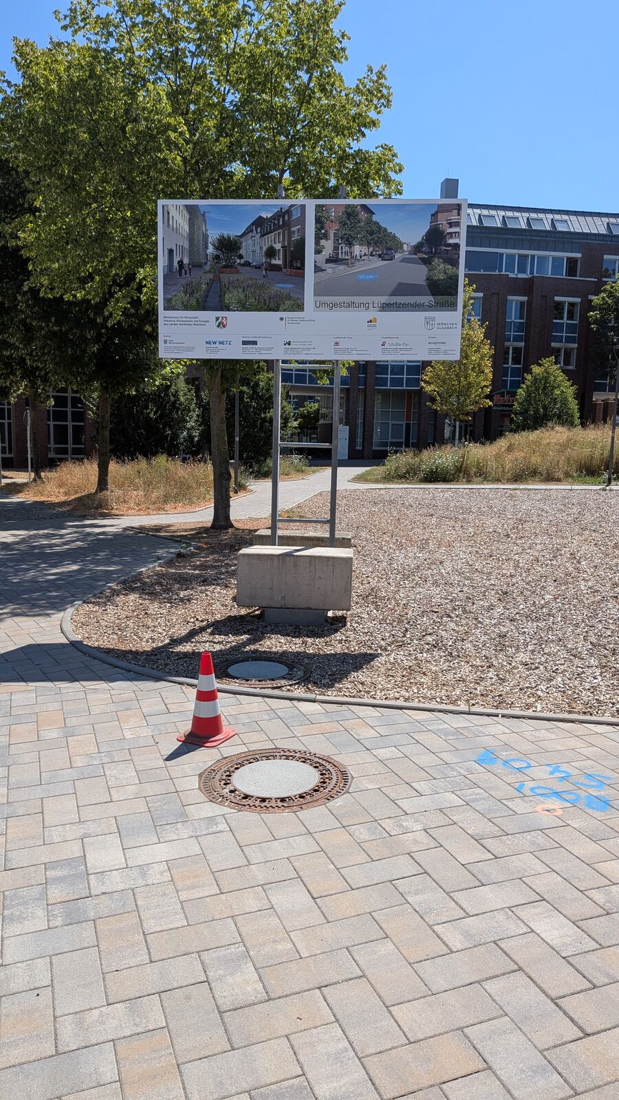 Bauschild 3×1,5 m für die Umgestaltung einer Straße in Mönchengladbach