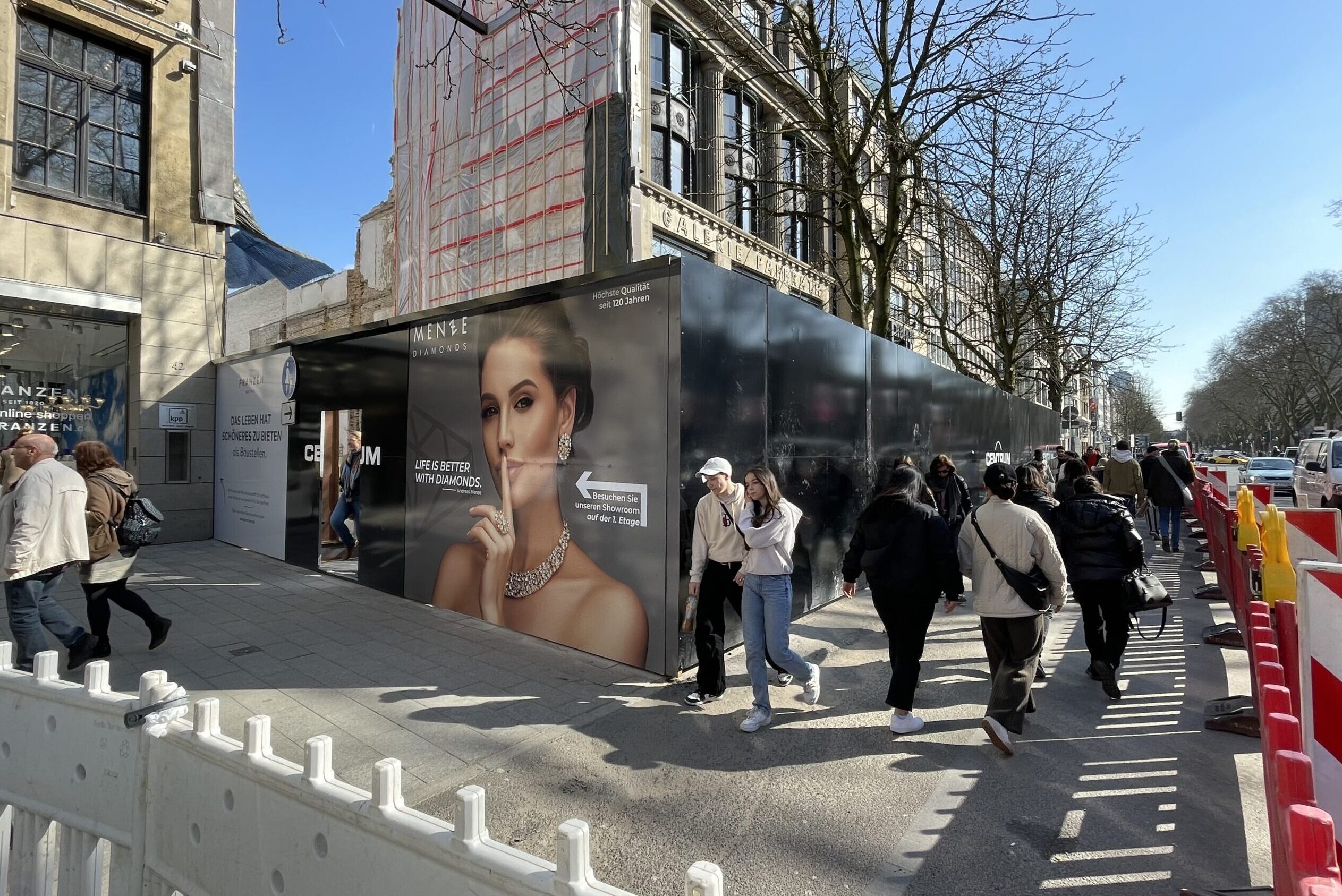 Königsallee Düsseldorf Einkaufsstraße, Centrum, Zentrum, LED-Beleuchtung
