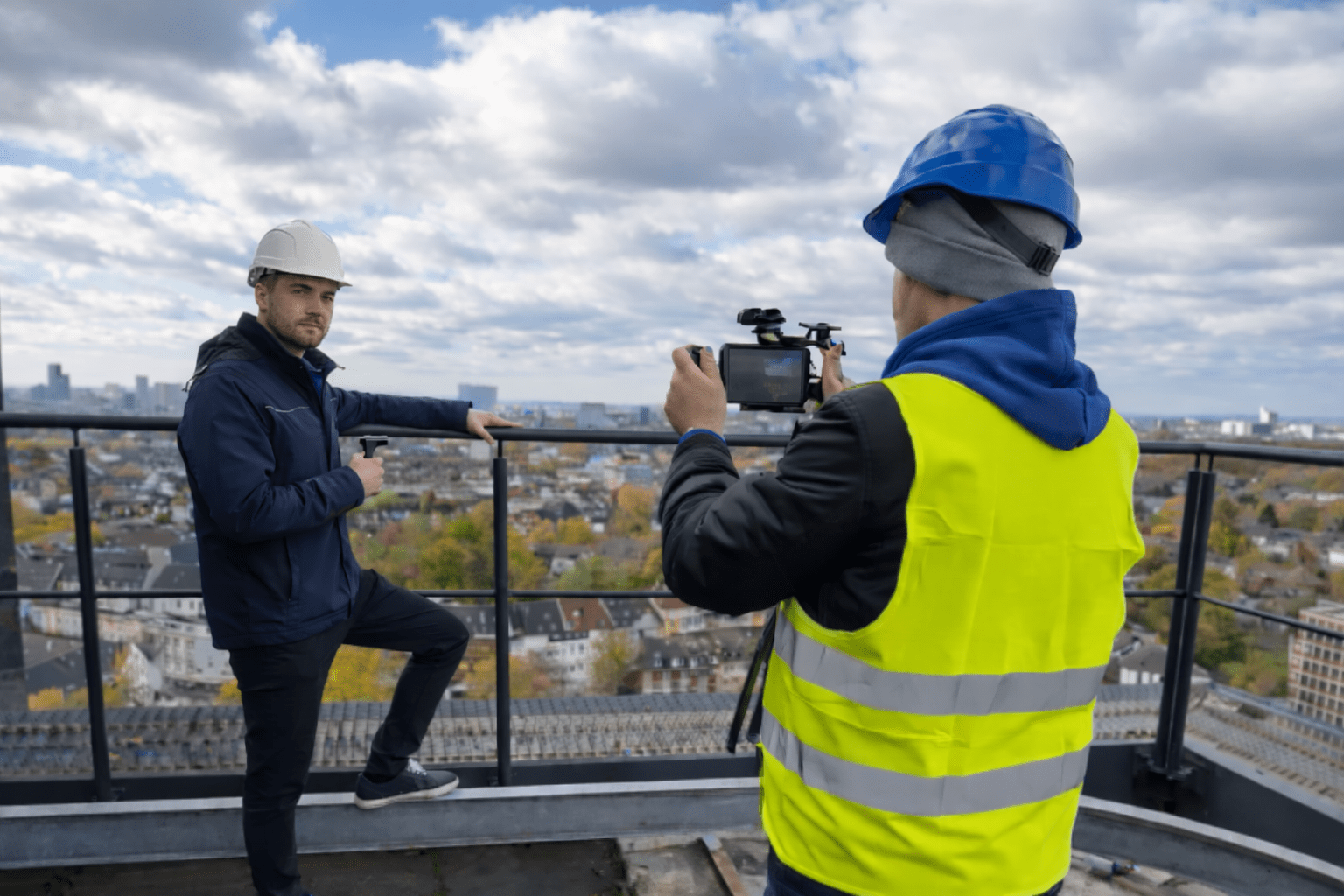 `Videoproduktion auf der Baustelle – Interview-Aufnahmen für Imagefilm eines Bauprojekts`